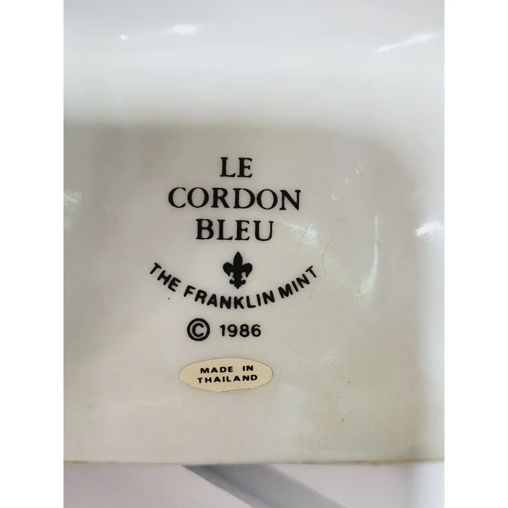 Franklin Mint Le Cordon Bleu Rabbit Jello Mold 1986 Ceramic White Pink Floral